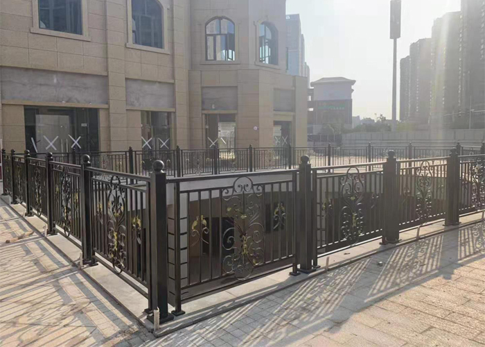 赣州商业中心商场室外锌钢护栏扶手工程案例